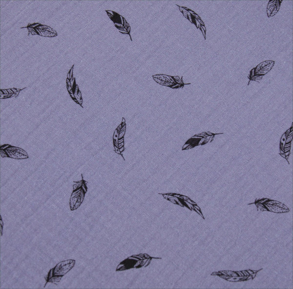 Baumwoll - Musselin Stoff Federn lila - Meterware ab 25 cm x 135 cm